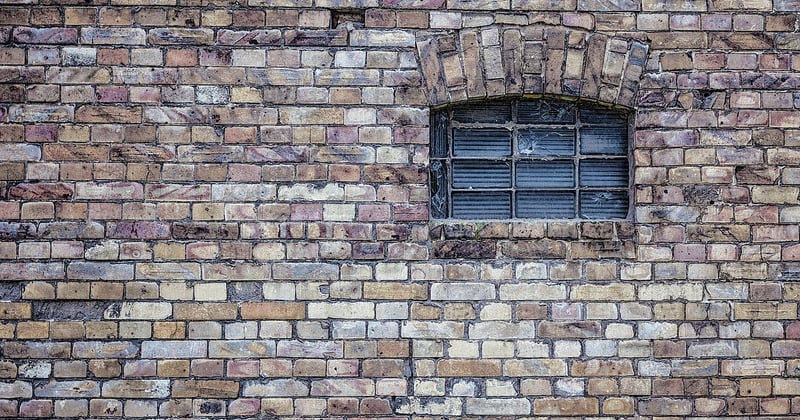 Comment isoler un mur mitoyen par l’intérieur sans perdre trop de surface