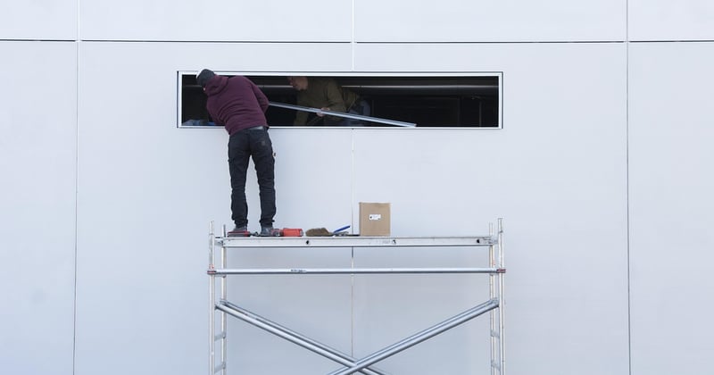 Rénover une façade enduite au mortier sans créer de fissures : nos astuces