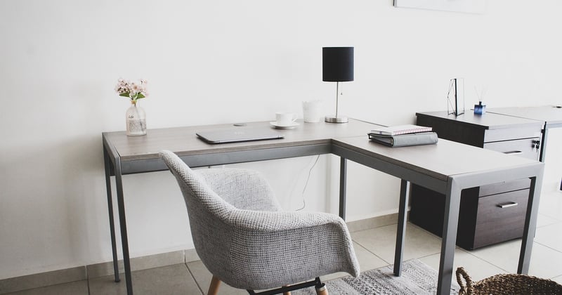 Isolation phonique d'un bureau à domicile : réduire les voix à travers une cloison